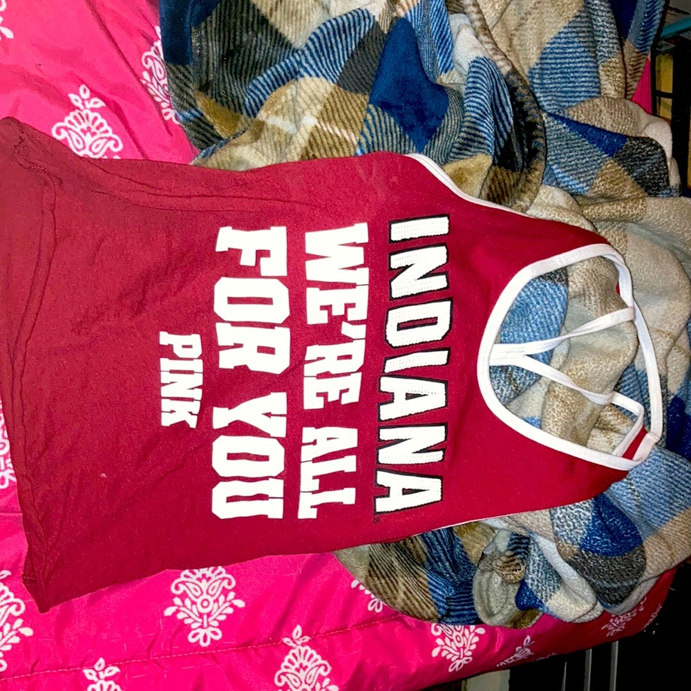 pink vs tank top. Color red.
